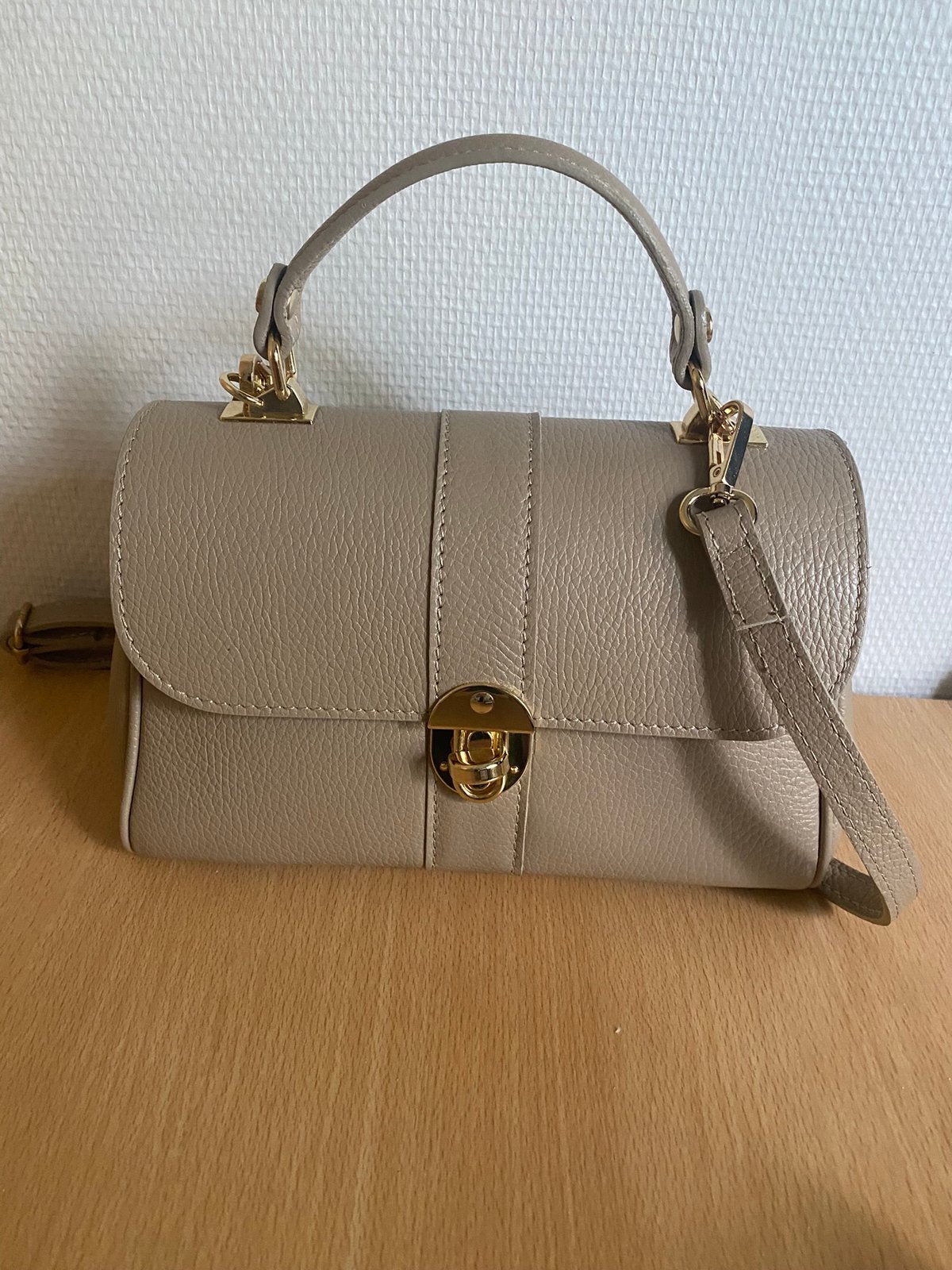 Schoudertas made in Italy taupe echt leer, Ophalen of Verzenden, Zo goed als nieuw, Handtas