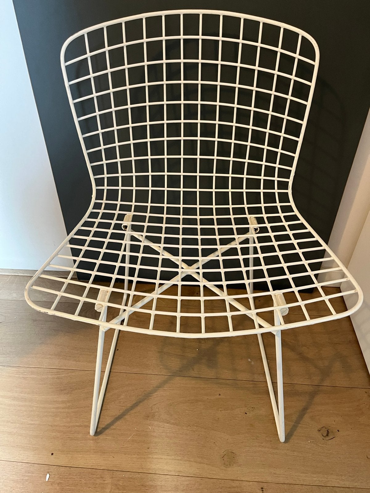Vintage Witte Draadstoel - Stijlvol en Comfortabel, Huis en Inrichting, Stoelen, Ophalen, Gebruikt, Wit, Metaal