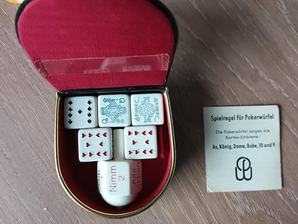 dobbelstenen voor poker in leren doosje. Nieuw, Drie of vier spelers, Ophalen of Verzenden, Nieuw