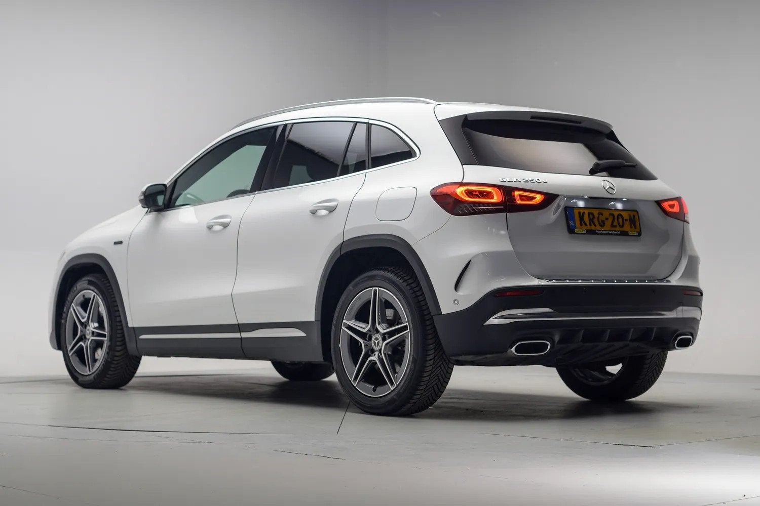 Mercedes-Benz GLA 250e AMG Line Premium Plus Aut. [ 360°Cam, Auto's, Automaat, 16 kWh, 218 pk, Bedrijf