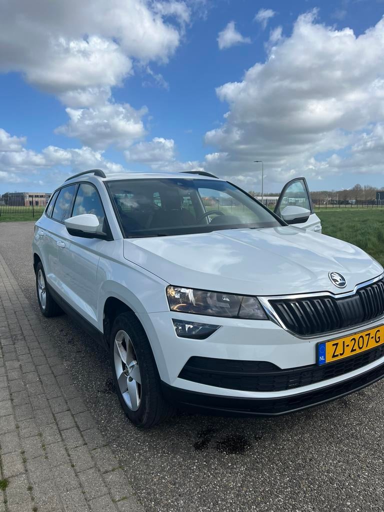 Skoda Karoq 1.0 TSI Greentech ambition busness 115pk 2019, Auto's, Skoda, Voorwielaandrijving, Navigatiesysteem, Wit, 1200 kg