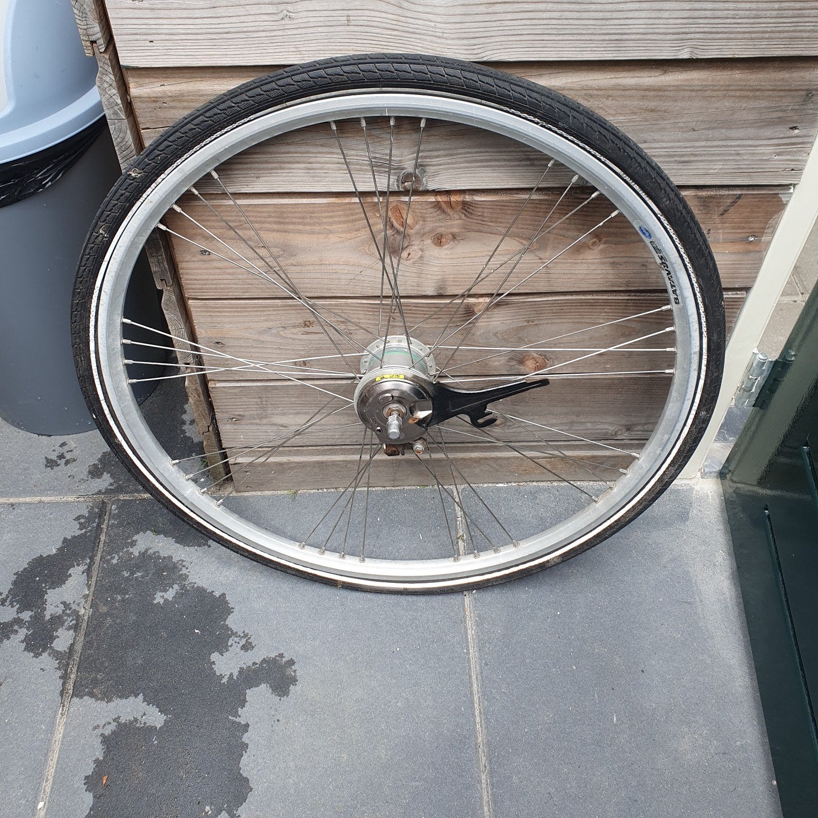 Voorwiel 28 inch met naafdynamo en rollerbrake, Fietsen en Brommers, Fietsonderdelen, Ophalen
