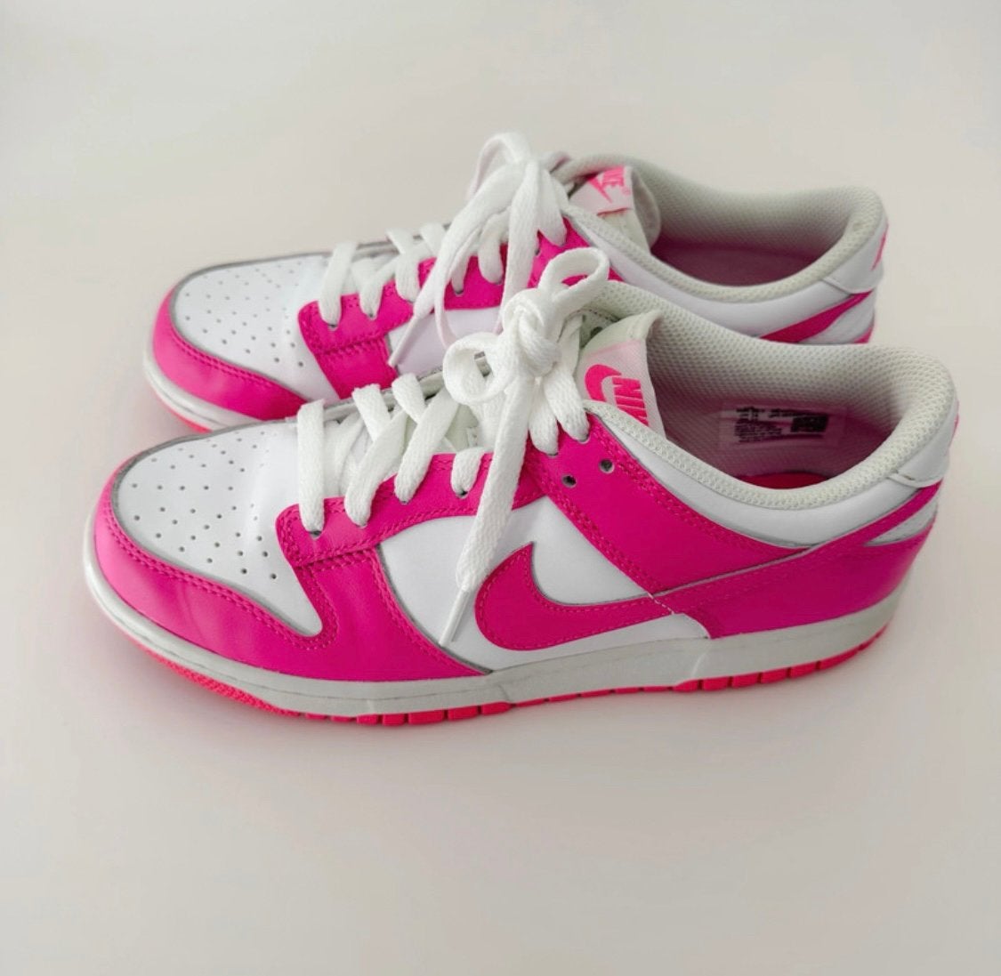 Nike Dunk Low Fuchsia, Verzenden, Zo goed als nieuw, Overige kleuren, Sneakers of Gympen