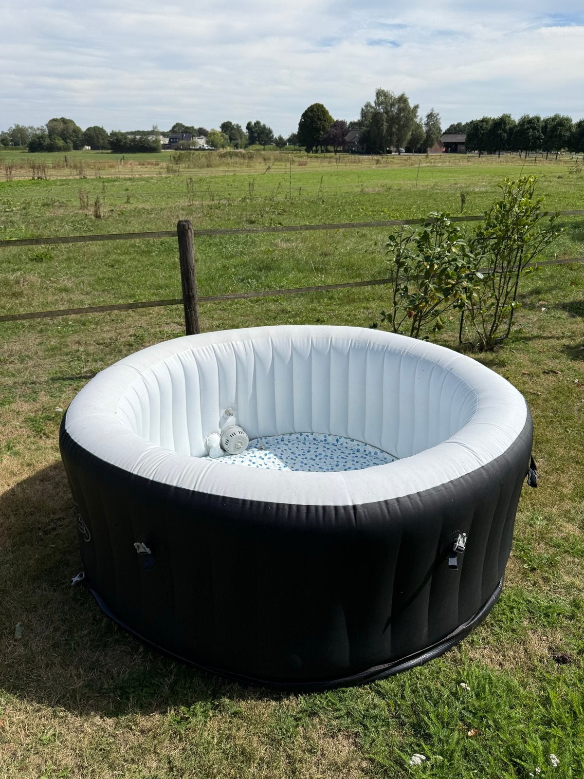 Lay-Z-Spa Miami opblaasbare jacuzzi met pomp, Ophalen, Zo goed als nieuw, Afdekzeil, Opblaasbaar