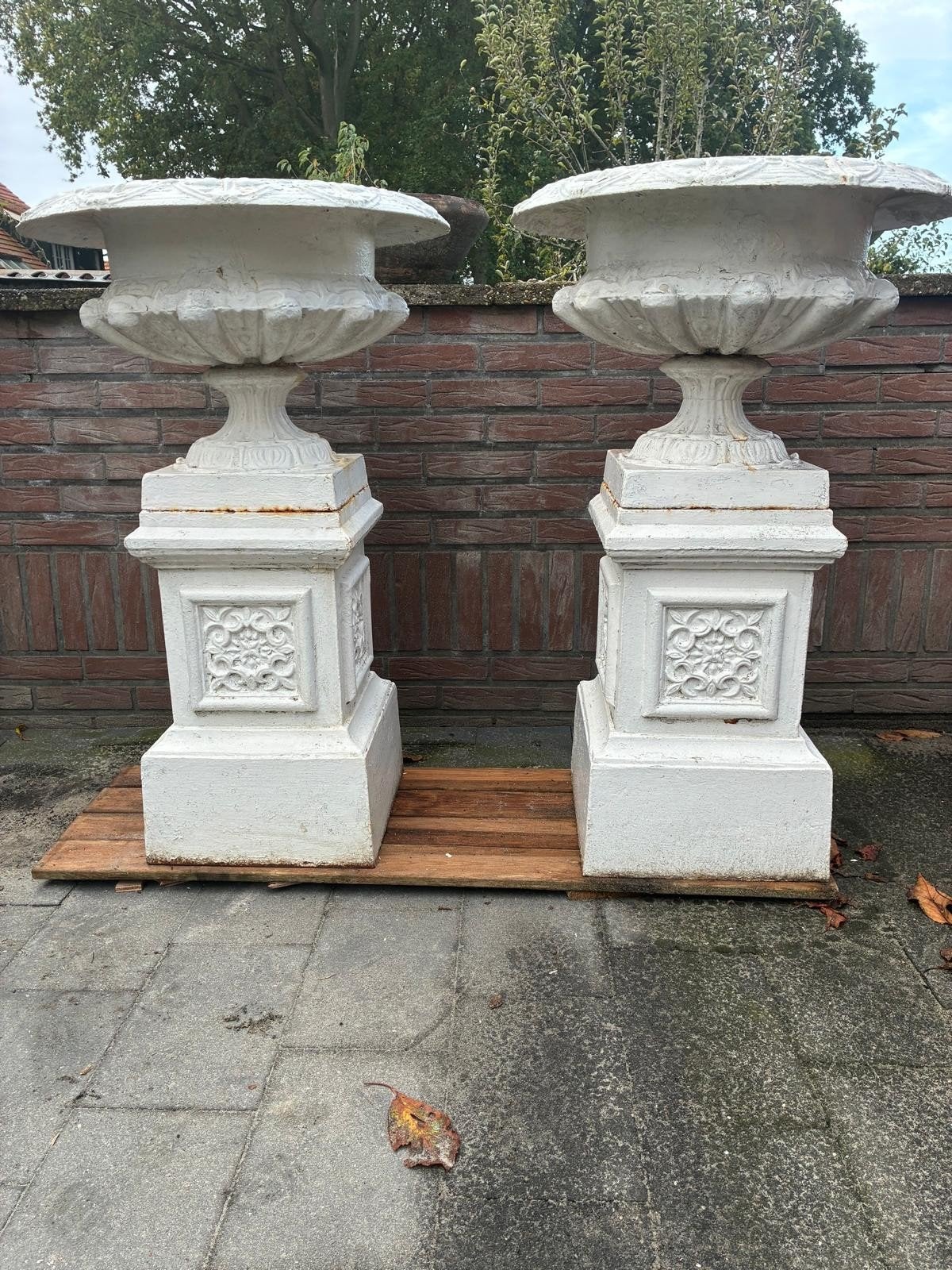 Grote gietijzeren bloempotten op sokkel - Set van 2, Ophalen