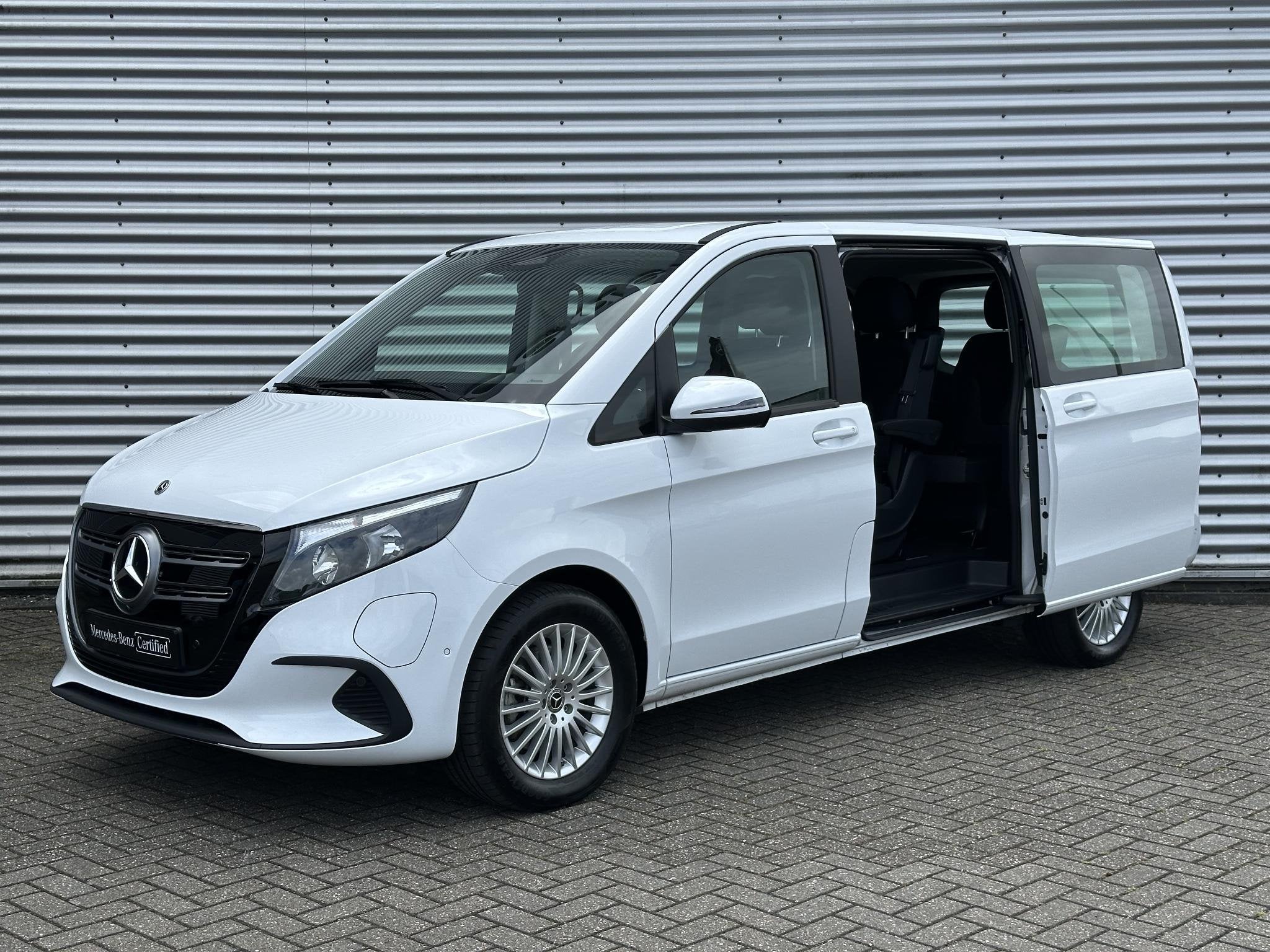 Mercedes-Benz EQV 300 90 kWh 6/7/8-Persoons Facelift Model L, Auto's, Bestelauto's, Stof, Gebruikt, Zwart, 365 km