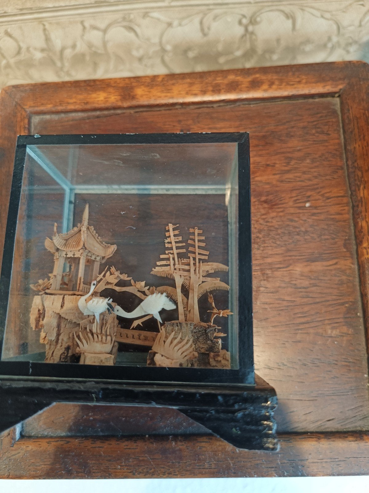 Chinees handgesneden kurkdiorama in glazen vitrine, Overige typen, Minder dan 20 cm, Natuurlijk materiaal, Ophalen of Verzenden