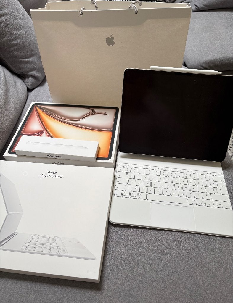 Apple iPad + pencil + keyboard, 13 inch of meer, Apple iPad, Refurbished, Ophalen of Verzenden