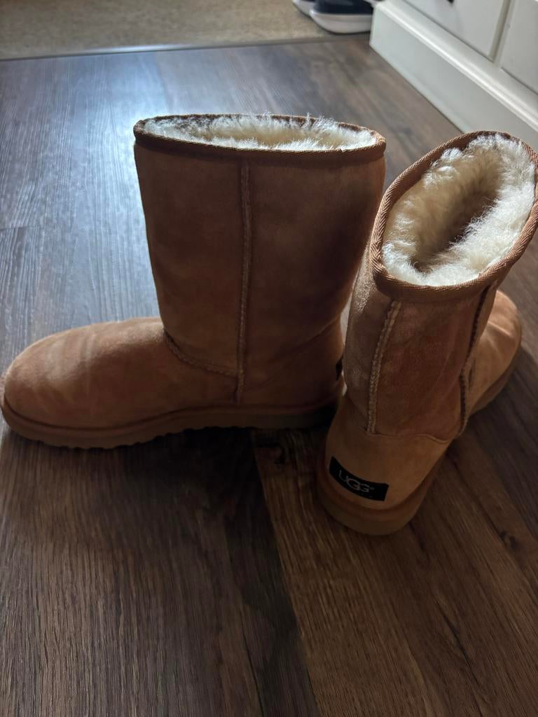 UGG Laarzen Maat 8 - Zo Goed als Nieuw, Ophalen of Verzenden, Zo goed als nieuw, Bruin, Lage of Enkellaarzen