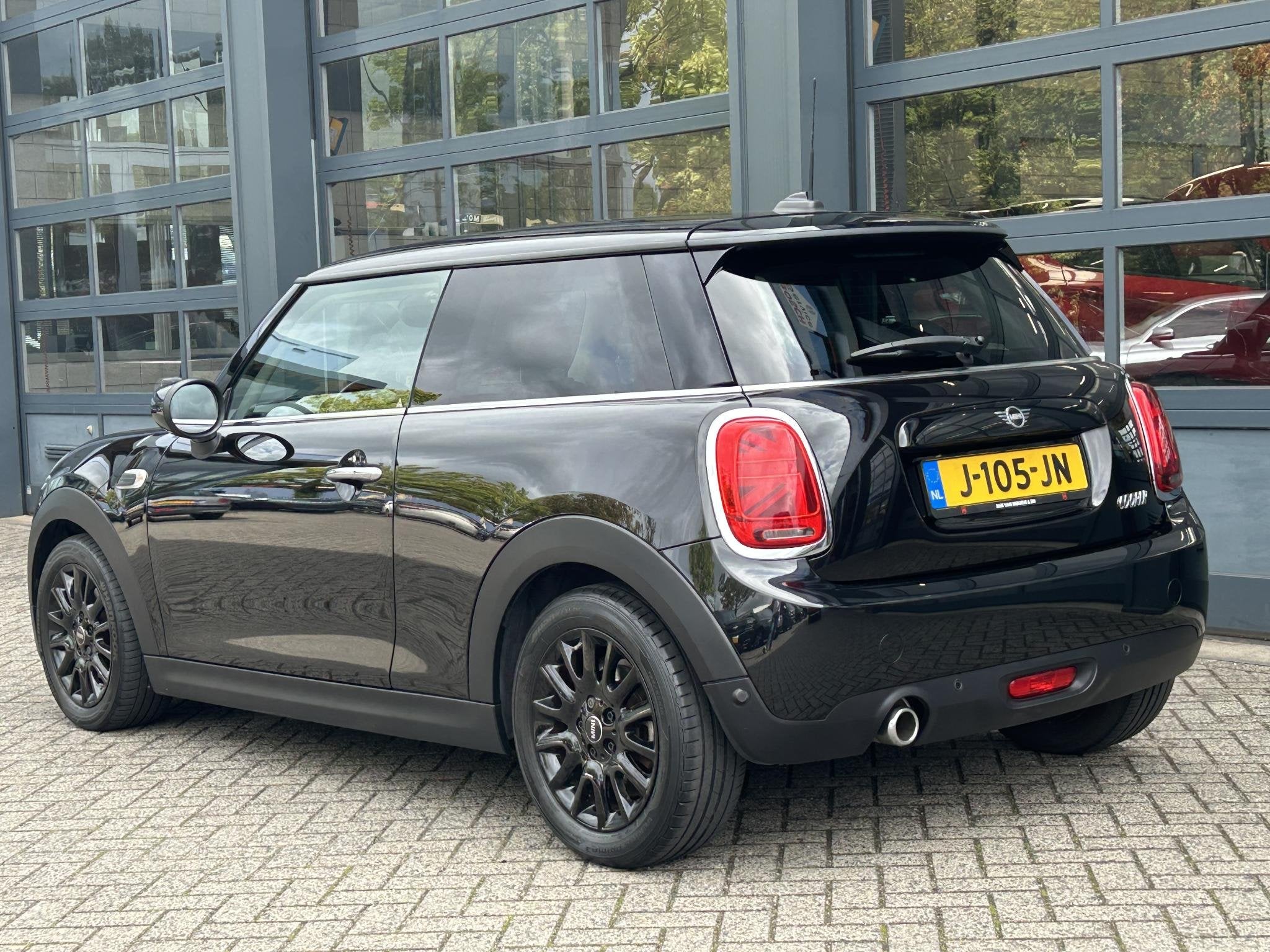 MINI 3-Deurs 1.5 Cooper Chili | Navi | Climate | Cruise, Auto's, 136 pk, Gebruikt, 4 stoelen, Leder en Stof