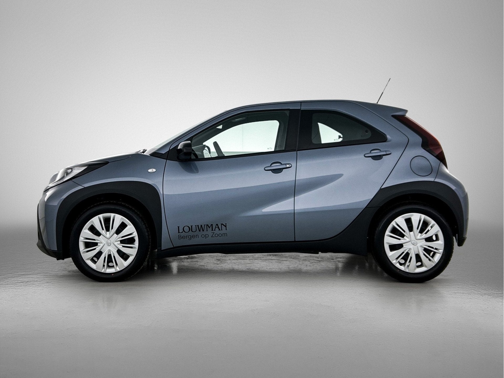 Toyota Aygo X 1.0 VVT-i MT Play | Airco | Achteruitrijcamera, 12 maanden, Stof, 920 kg, 4 stoelen