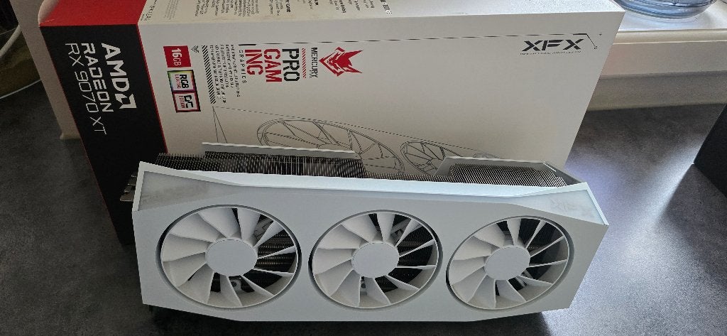 XFX Mercury AMD Radeon RX 9070 XT OC White Gaming Edition, Computers en Software, Videokaarten, AMD, GDDR6, Ophalen of Verzenden