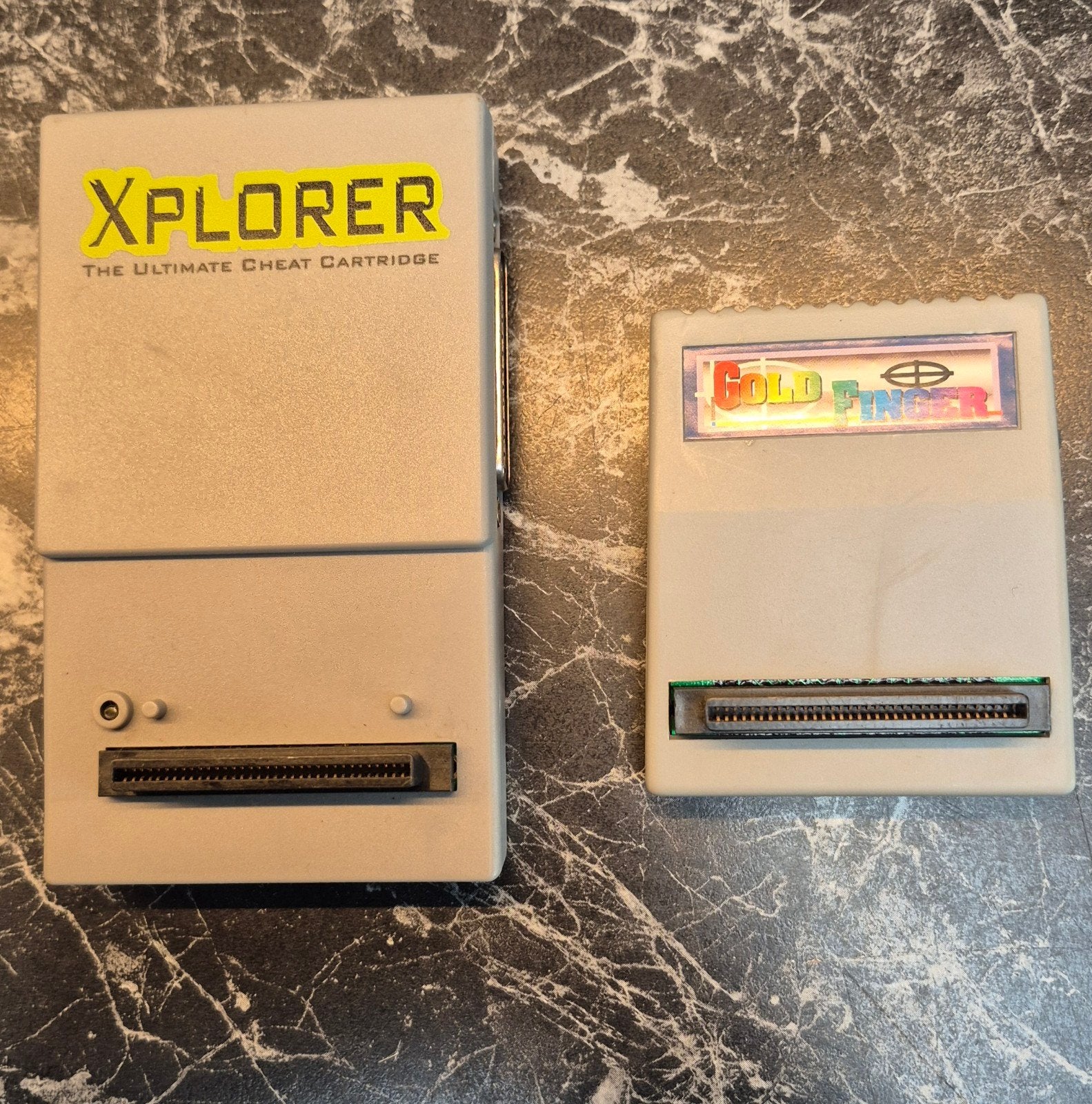 Xplorer en Goldfinger Cheat Cartridges (Retro Gaming), Spelcomputers en Games, Ophalen, Overige merken, Gebruikt