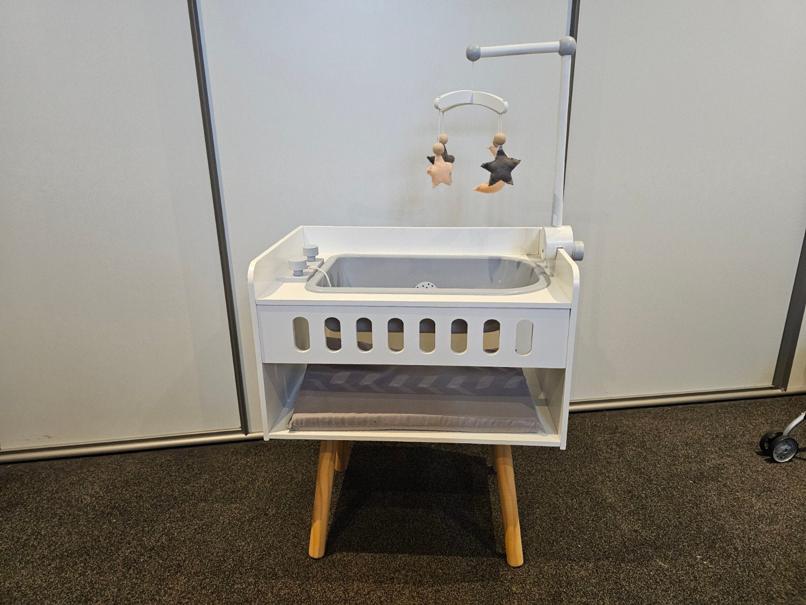 Baby badje met commode en aankleedkussen, Gebruikt, Badje, Standaard, Ophalen