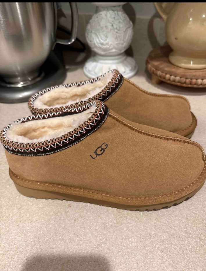 UGG Pantoffels Maat 39 - (Nieuw), Bruin, Nieuw, Ophalen of Verzenden, Pantoffels of Sloffen