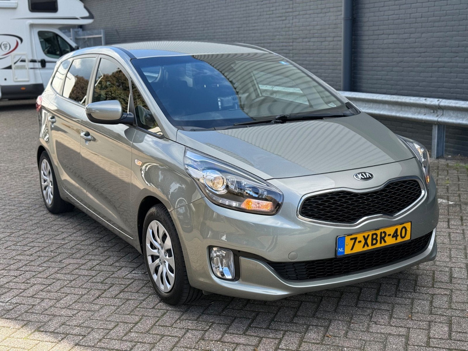 Kia Carens 2.0•7-Zits•Trekhak•APK 2027•105km|TradeIn, Auto's, Voorwielaandrijving, Zwart, 4 cilinders, Overige bekleding
