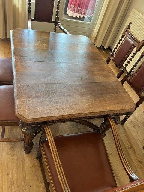 Mechelse tafel 104 cm x 132 cm, uitschuifbaar tot 232 cm,, Ophalen