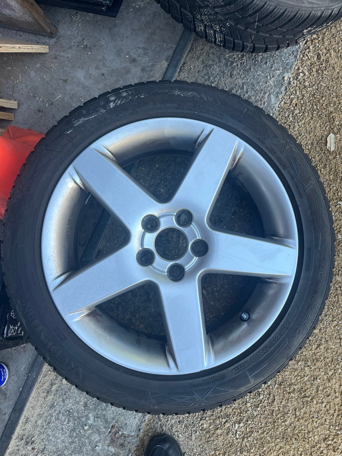 Vredestein Winterbanden op Velg 205/50 R17, Ophalen, Gebruikt, Banden en Velgen, 17 inch