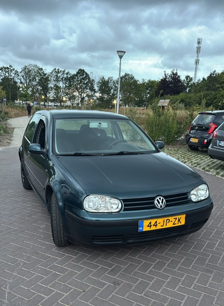 Volkswagen Golf 1.4 Groen 2002, Voorwielaandrijving, Zwart, 49 €/maand, Origineel Nederlands
