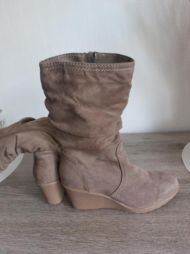 Beige laarsjes, Kleding | Dames, Schoenen, Ophalen, Zo goed als nieuw, Beige