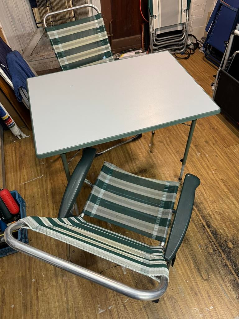 Leuk setje groen, Tafel + 2 stoelen, Ophalen, Gebruikt, Campingtafel