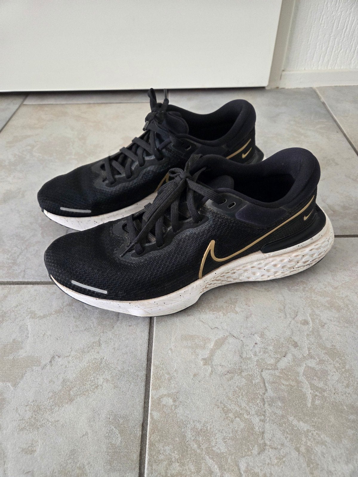 Nike ZoomX sneakers € 40,-/// Adidas sneakers € 30,-, Ophalen of Verzenden