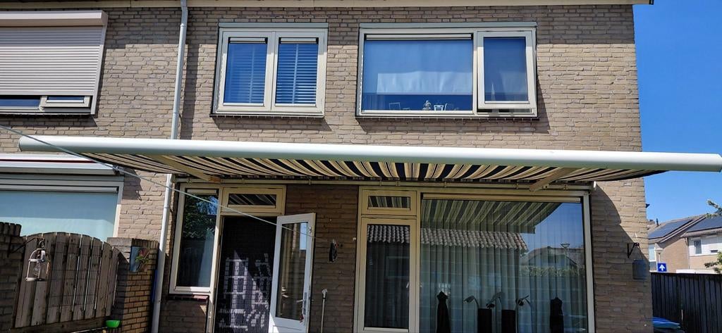 Elektrisch bedienbaar knikarmscherm 5.50m breed, 3m uitval, Tuin en Terras, Gebruikt, 450 cm of meer, Elektrisch, Ophalen of Verzenden
