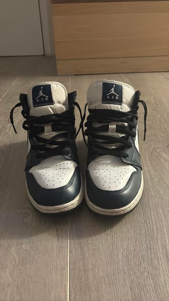 Jordans, Ophalen of Verzenden, Zo goed als nieuw, Sneakers of Gympen