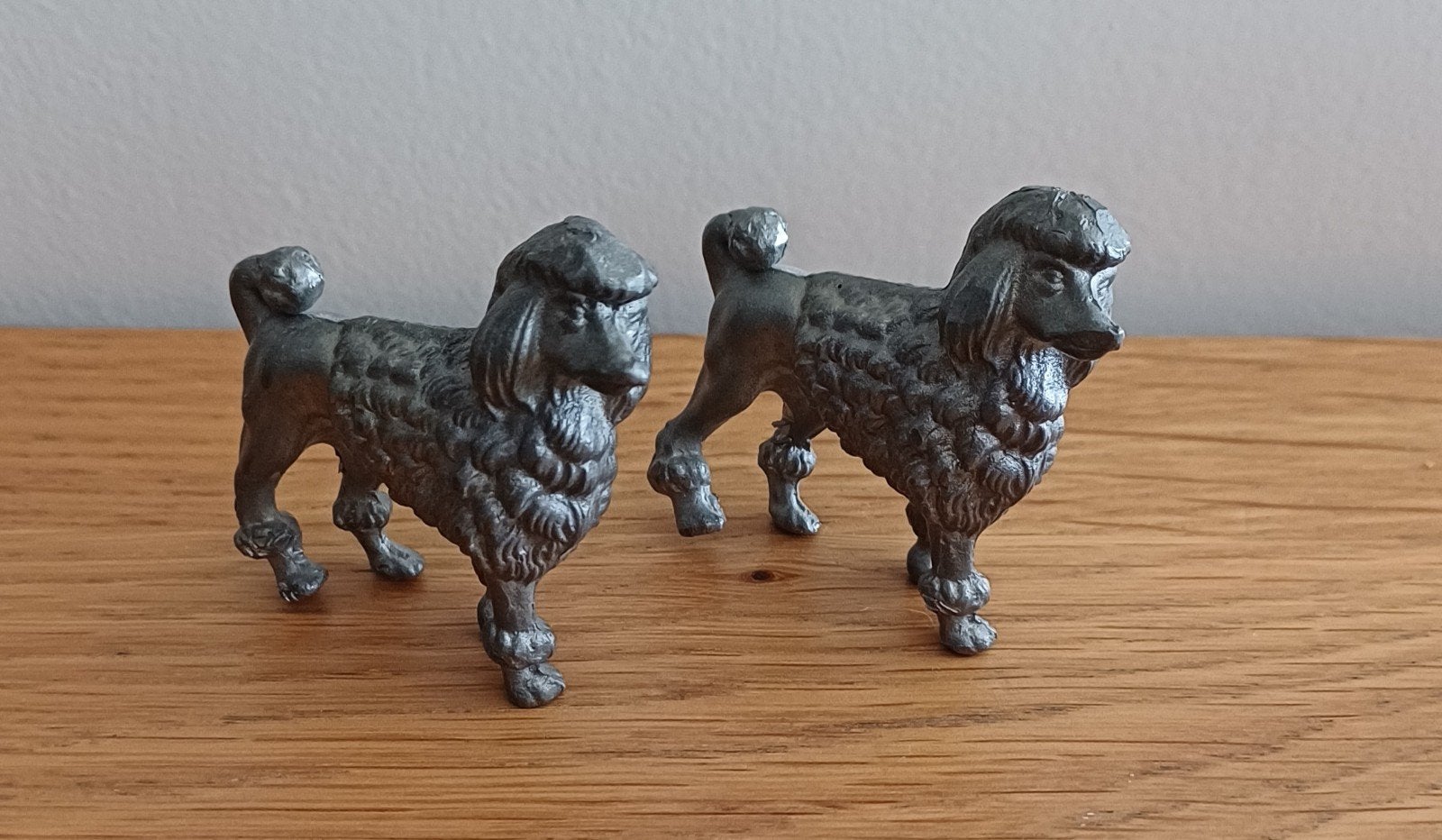 2 loden poedeltjes,, Ophalen of Verzenden, Gebruikt, Hond of Kat, Opgezet dier