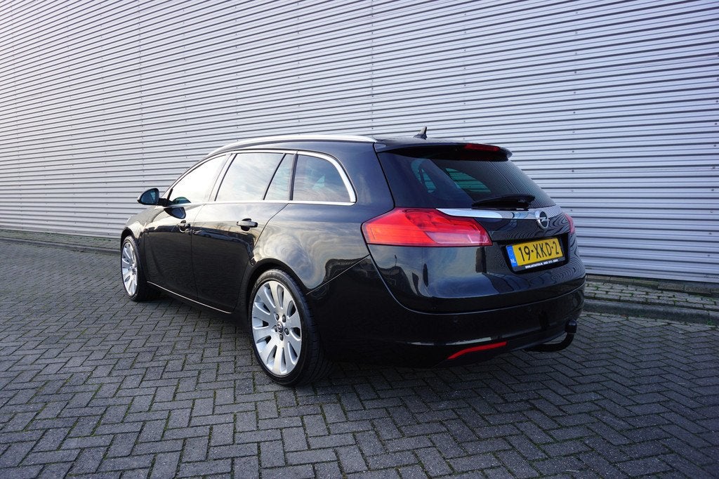 Opel Insignia Sports Tourer 1.6 T Cosmo Climate / Navi / Cru, Auto's, Euro 5, Gebruikt, 4 cilinders, Zwart