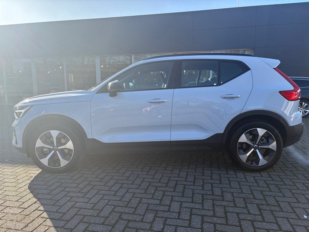 Volvo XC40 B4 Plus Dark | Trekhaak | Harman & Kardon Audio, Automatische klimaatregeling, Gebruikt, 4 cilinders, Blauw