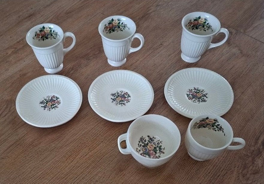 Wedgwood Conway kopjes en schotels, Huis en Inrichting, Keuken | Servies, Klassiek, Ophalen of Verzenden, Zo goed als nieuw, Kop(pen) en/of Schotel(s)
