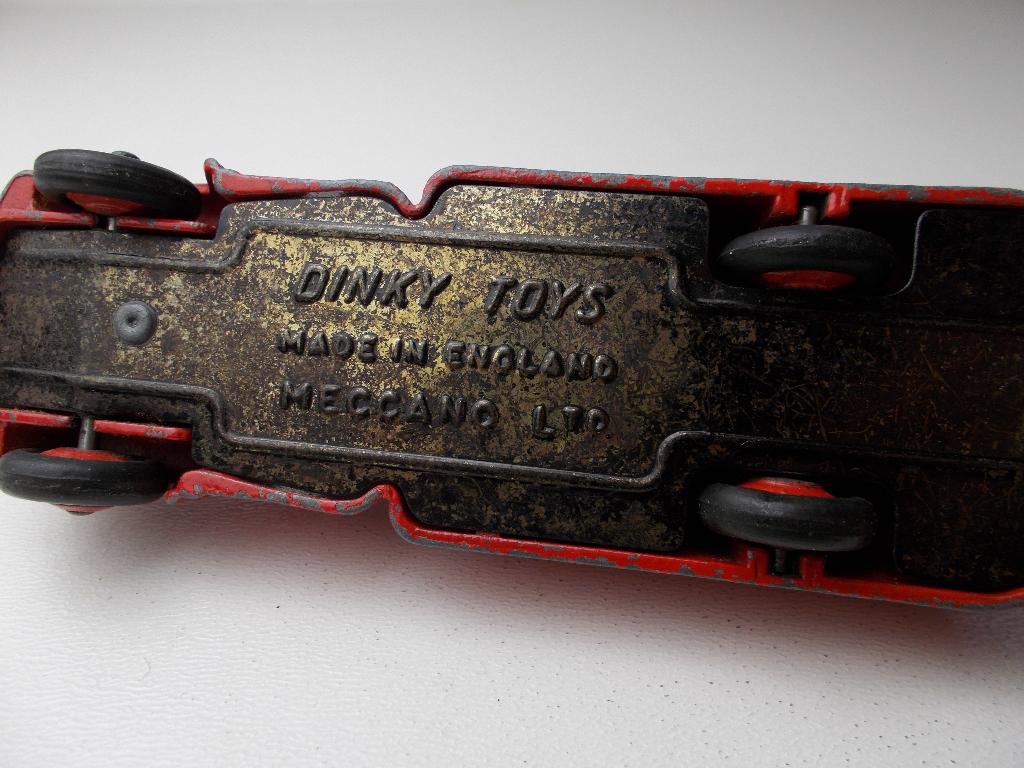 1952 Dinky Toys 30P STUDEBAKER PETROL TANKER "MOBILGAS" Igst, Ophalen of Verzenden, Zo goed als nieuw, Bus of Vrachtwagen, Dinky Toys