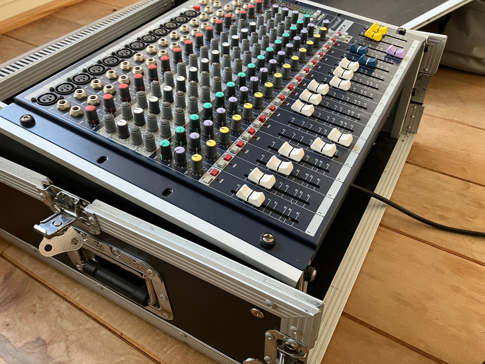 Soundcraft efx12  mixer +flightcase front/top, Ophalen, Zo goed als nieuw, 10 tot 20 kanalen, Microfooningang
