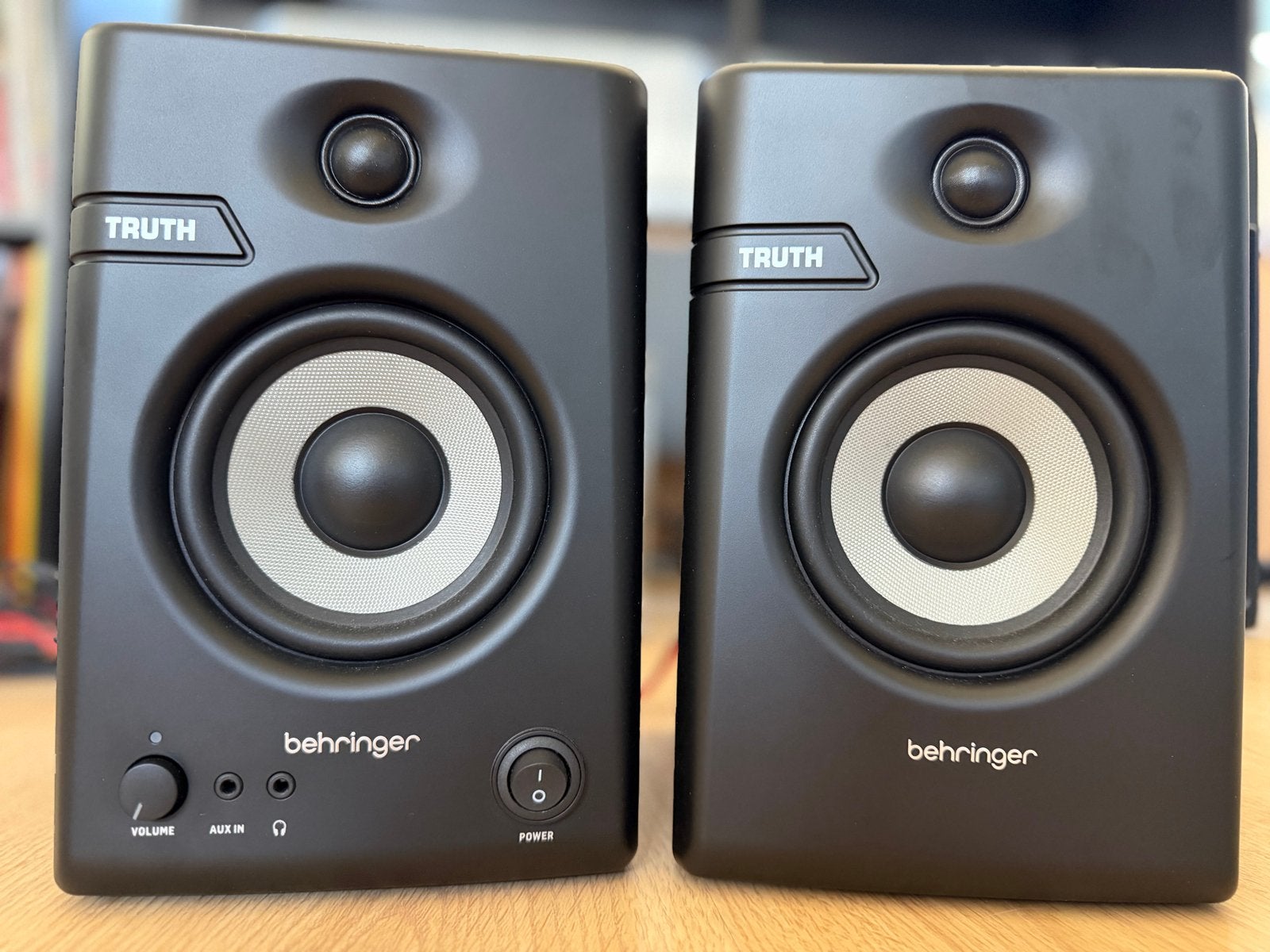 Behringer Truth 4.5 Studiomonitoren (paar), Studiomonitor, Inclusief kabels, Zo goed als nieuw, Minder dan 60 watt