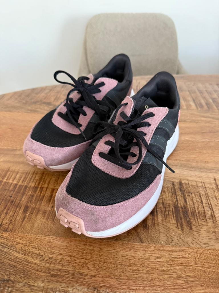Adidas dames sneakers maat 37,5, Kleding | Dames, Schoenen, Ophalen of Verzenden, Zo goed als nieuw, Sneakers of Gympen