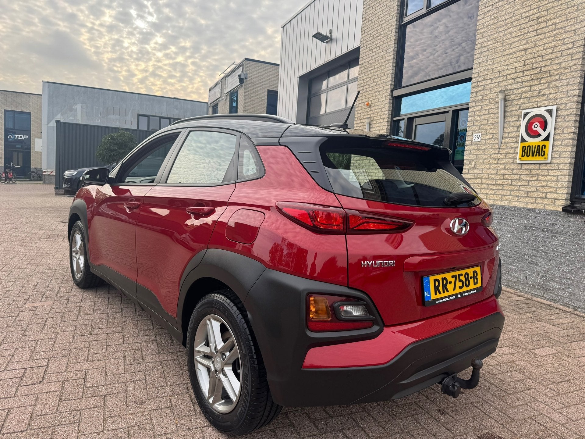 Hyundai Kona 1.0T Comfort- trekhaak- navi- camera, Auto's, Voorwielaandrijving, Gebruikt, Euro 6, Origineel Nederlands