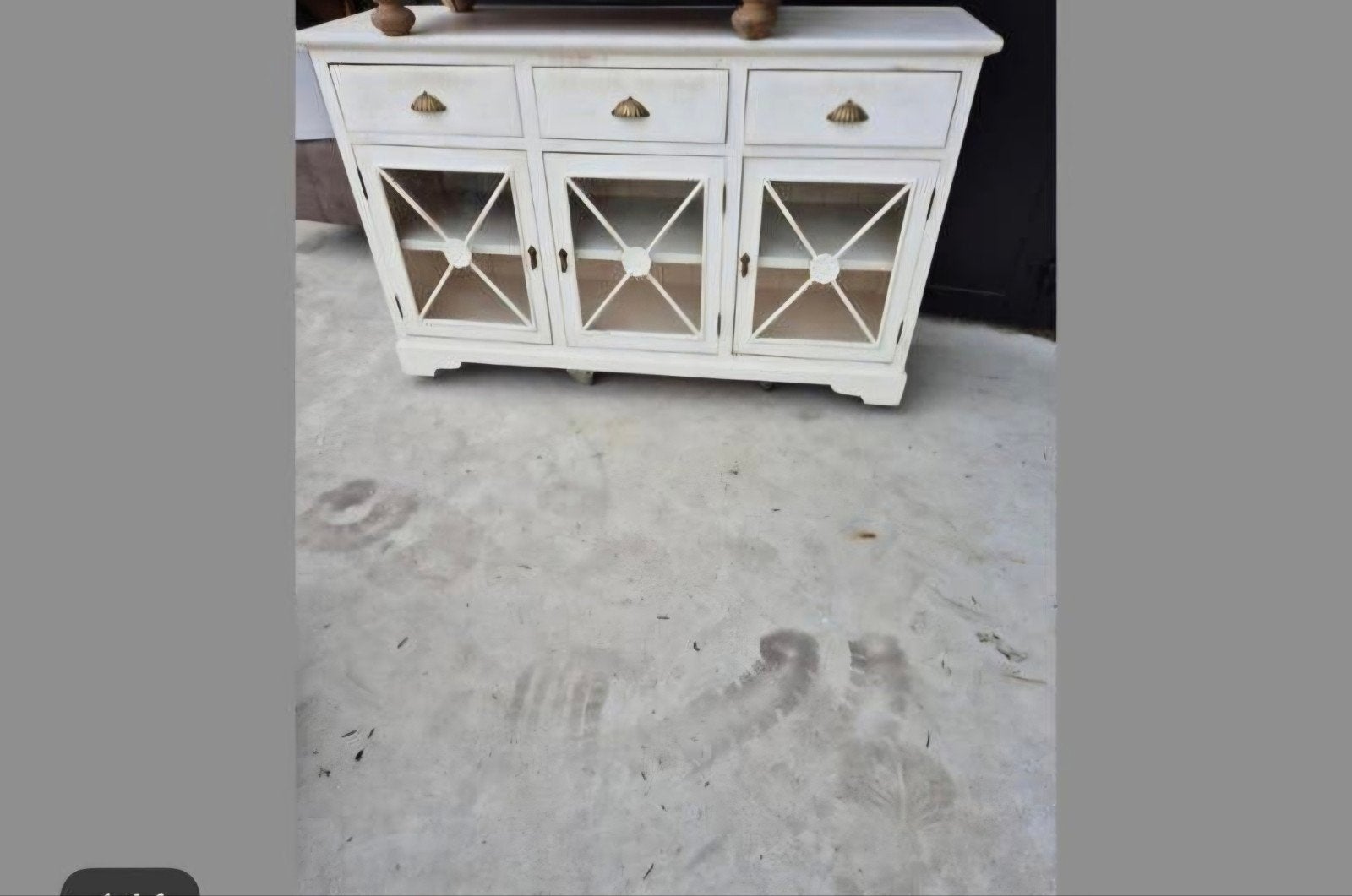 Geverfd dressoir, Ophalen