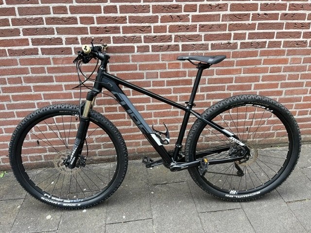 Cube Attention SL black ‘n white 20 ver 29 inch, Gebruikt, Hardtail, Heren, Schijfrem