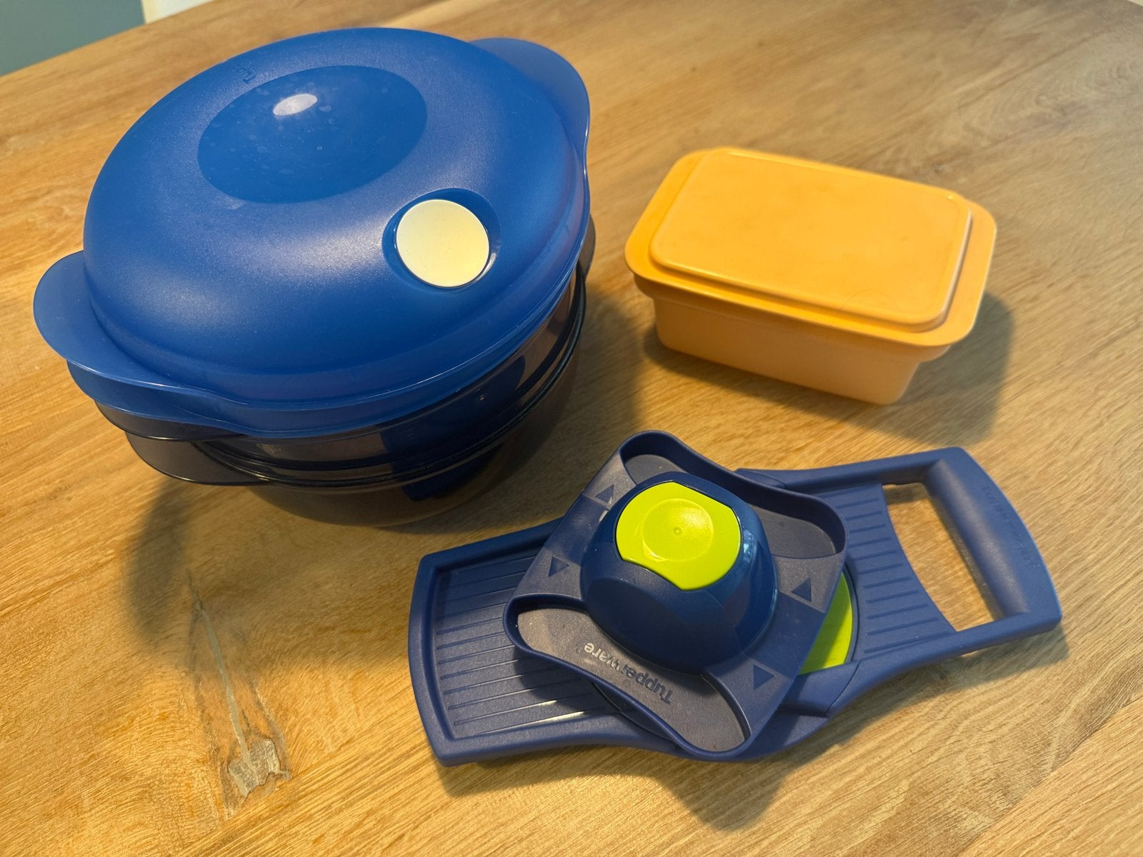 Tupperware set: kommen met deksel, bewaardoos en rasp, Huis en Inrichting, Gebruikt, Blauw, Overige typen, Ophalen of Verzenden