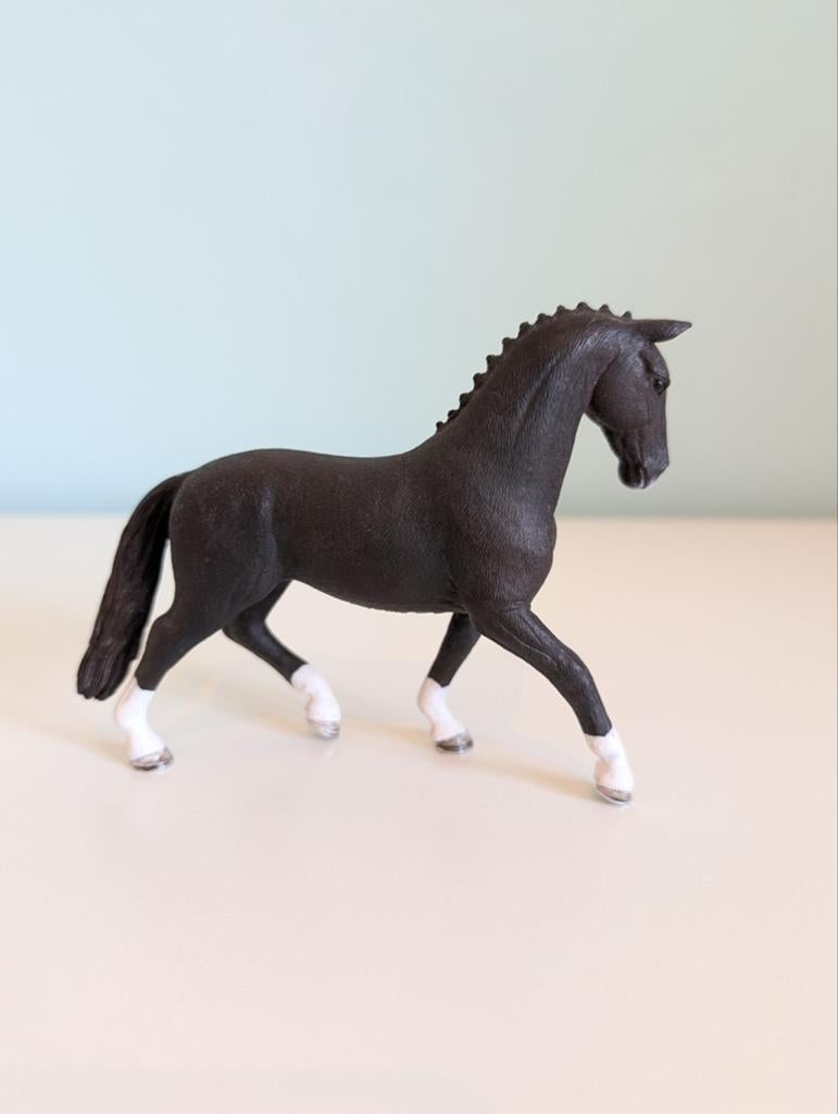 Schleich Hannover merrie zwart 13927, Ophalen of Verzenden, Zo goed als nieuw, Paard, Beeldje of Figuurtje