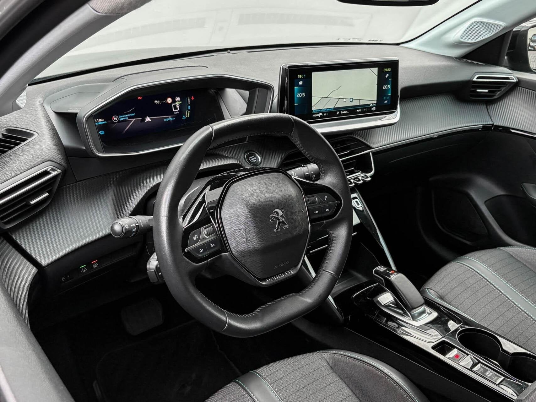 Peugeot e-208 EV Allure Pack 50 kWh 3-fase | SOH 92% | Navig, Dealer onderhouden, 136 pk, Gebruikt, Zwart