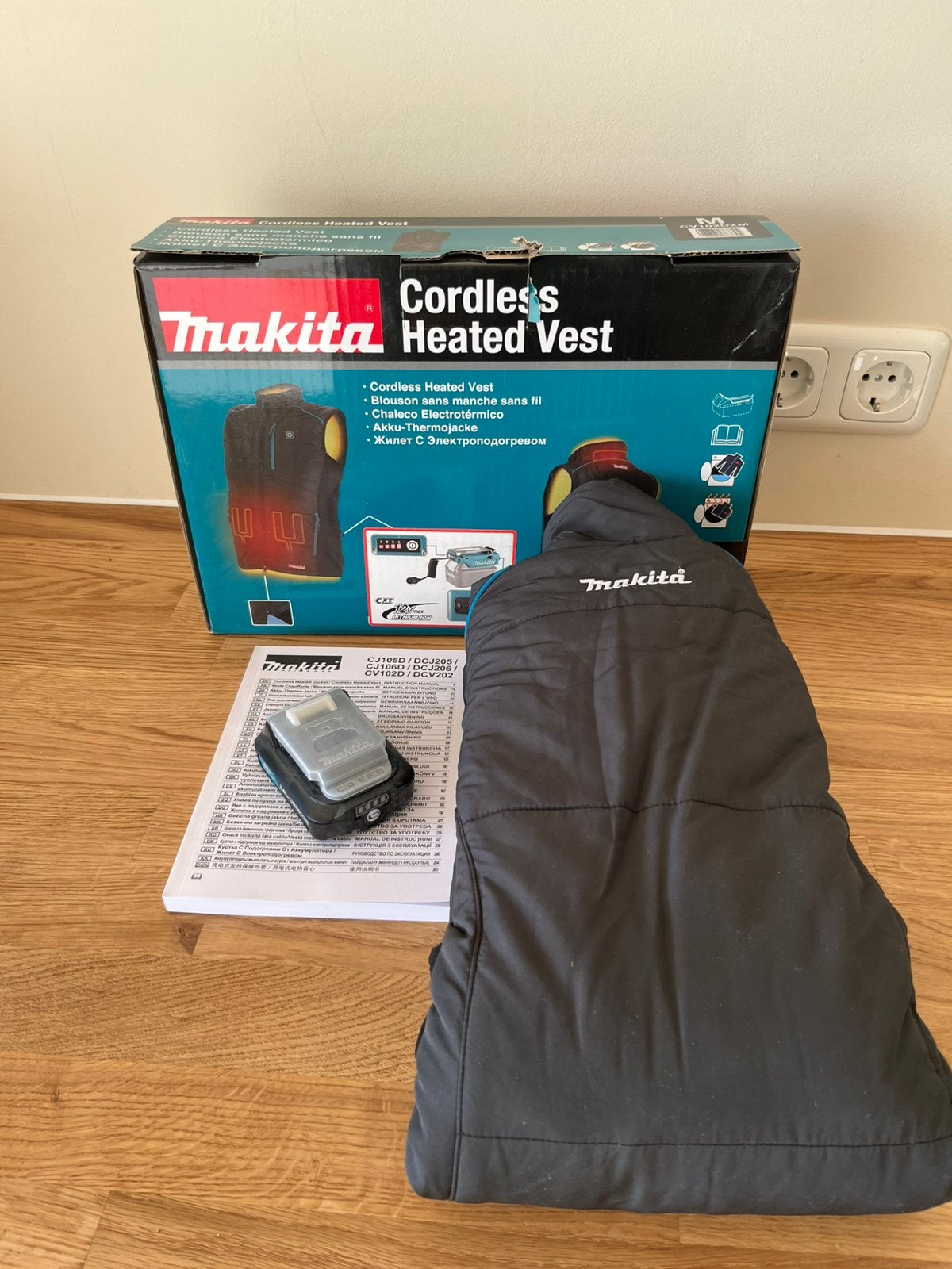 Makita verwarmde bodywarmer incl accu (CV102DZM), Ophalen, Zo goed als nieuw, Zwart