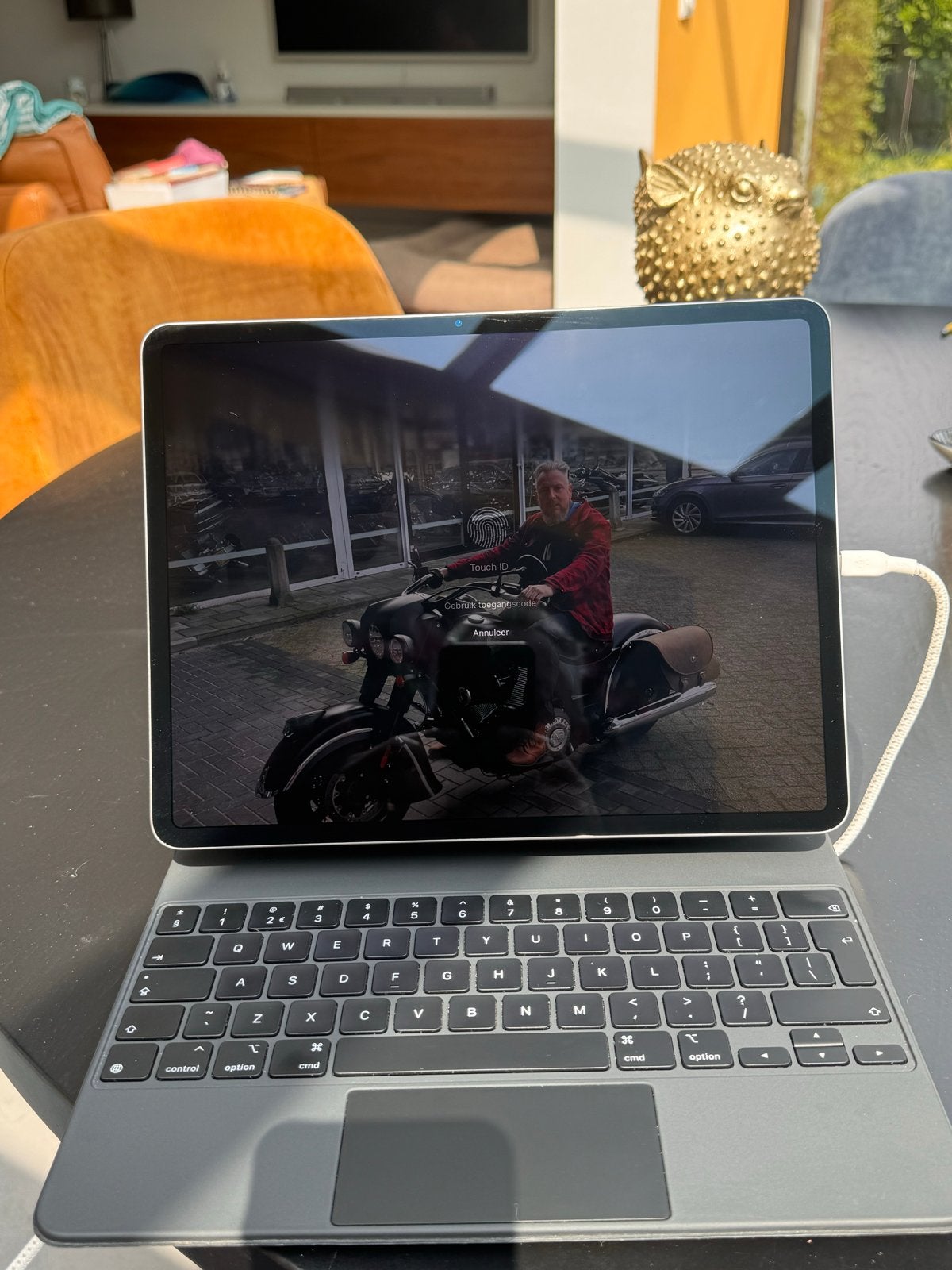 iPad Air 2024 13 inch 256 GB met Magic Keyboard, Computers en Software, Apple Macbooks, Ophalen of Verzenden, Zo goed als nieuw