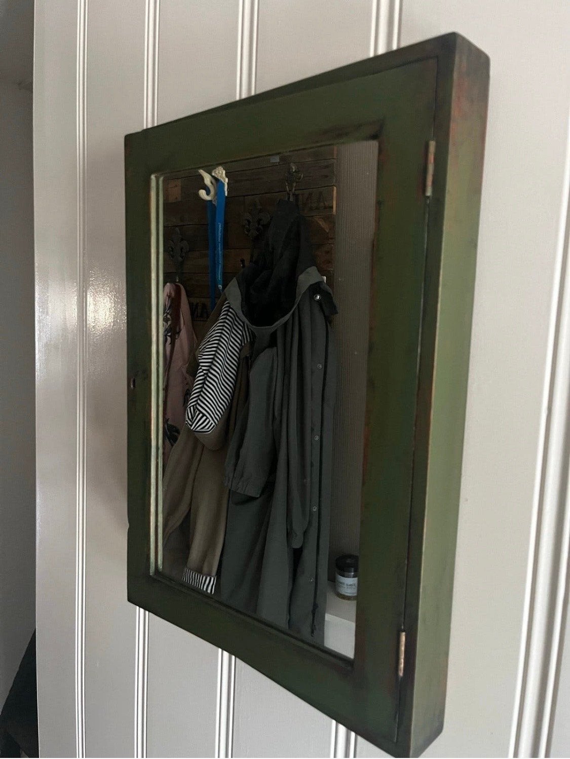 Vintage Groen Houten wandKastje met antiek Spiegelglas, Minder dan 50 cm, Gebruikt, Ophalen of Verzenden, Minder dan 100 cm