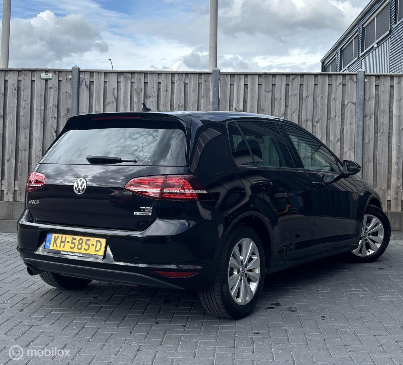 Volkswagen Golf 1.0 TSI Connected Series/AUTOMAAT/CAMERA/NAP, Gebruikt, Origineel Nederlands, Bedrijf, Grijs