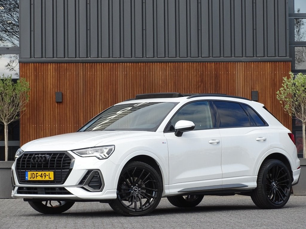 Audi Q3 35 TFSI 150pk/ S-line / 20"/ Matrix / Panorama dak, Automaat, Automatische klimaatregeling, Stof, 4 cilinders