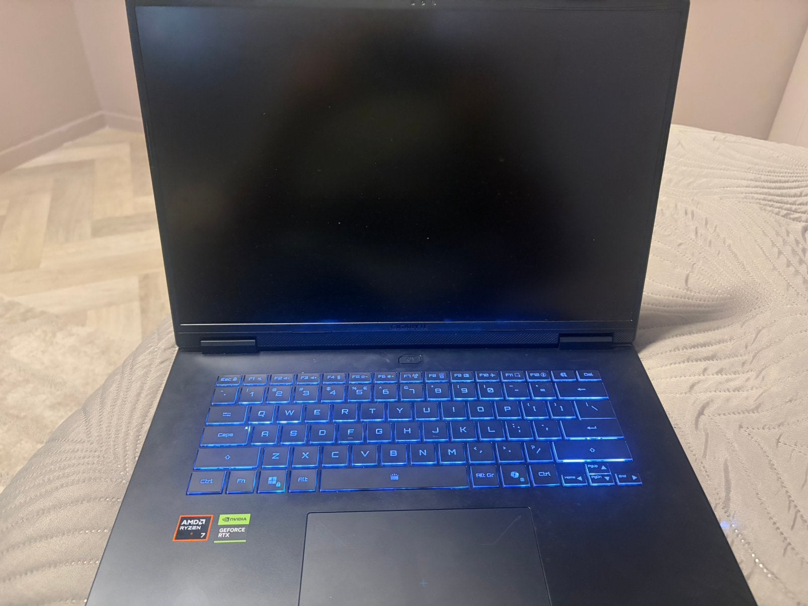 Gigabyte a16 game laptop met een 5070 rtx en ryzen 7, Ophalen, Zo goed als nieuw, SSD, 17 inch of meer