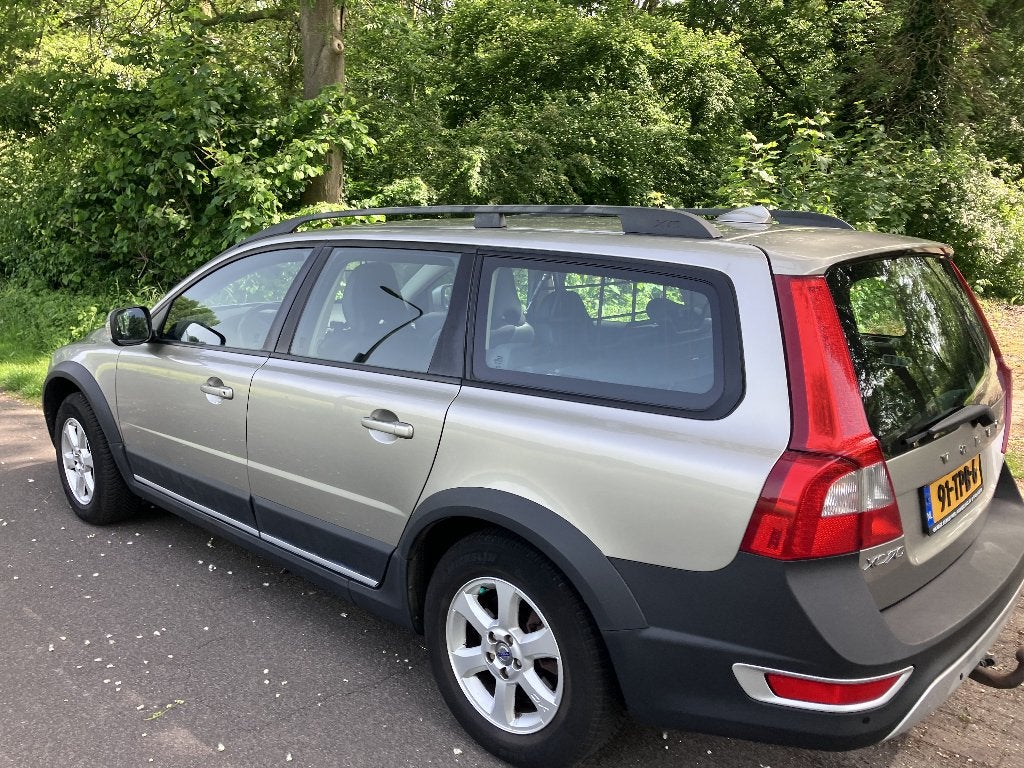 Volvo XC70 2.4 D5 AWD 2008, Four-C, let op turbo, Auto's, Automaat, Stof, Zwart, 197 €/maand