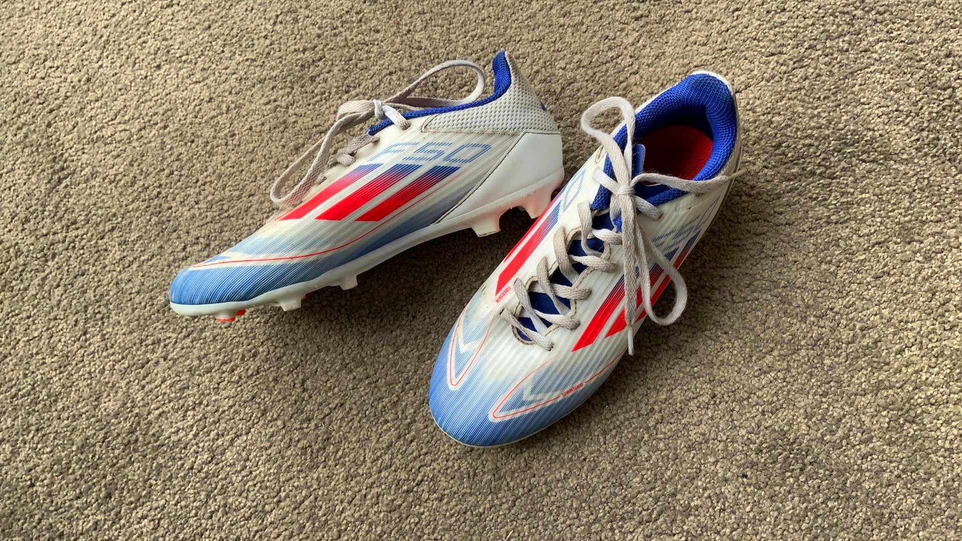 Voetbalschoenen kinderen, Sport en Fitness, Voetbal, Maat XS of kleiner, Ophalen of Verzenden, Zo goed als nieuw, Schoenen
